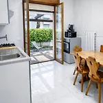 Bed & Garage In Daire