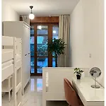 Bed & Garage In Daire