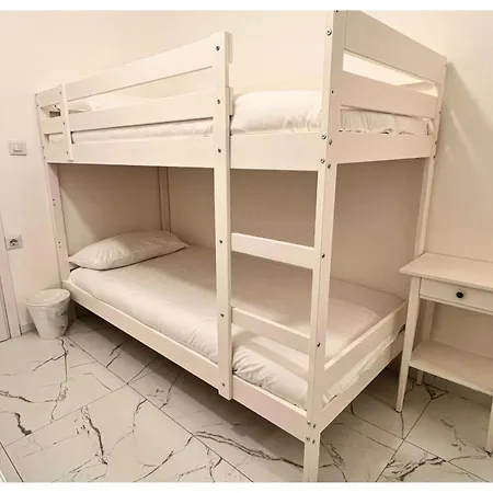 Apartment Bed & Garage In *