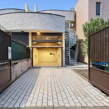 Apartment Bed & Garage In Mailand