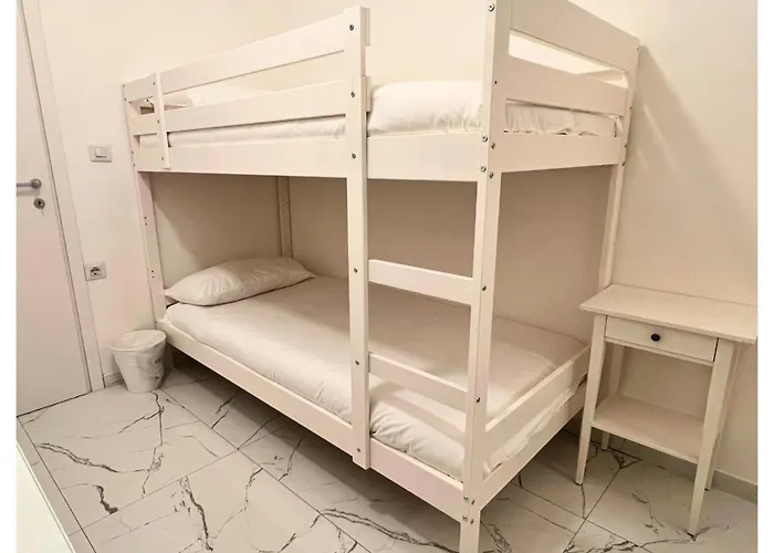 Apartment Bed & Garage In *