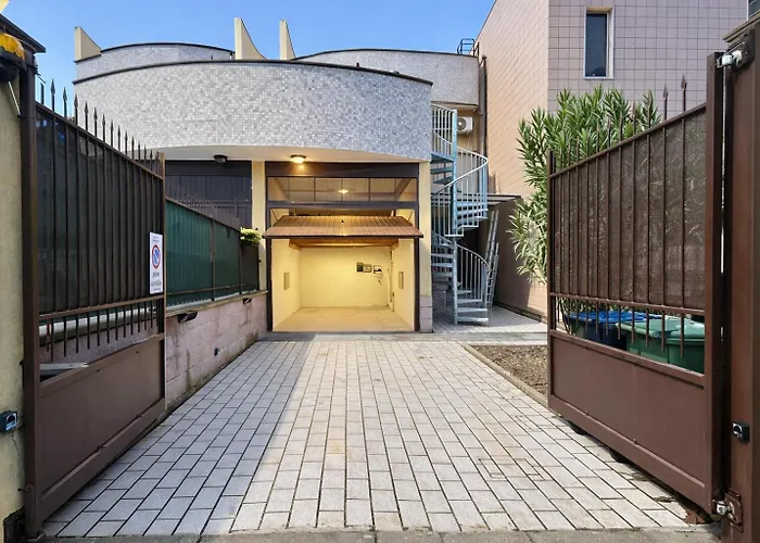 Apartment Bed & Garage In Milan