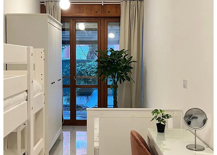 Bed & Garage In Apartment